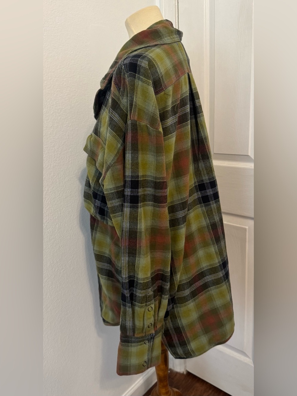 We The Free Izzie Cargo Shirt Plaid Flannel Shacket Grunge Oversized Olive Large - Picture 2 of 11